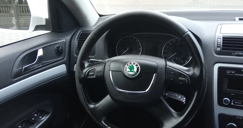 Skoda Octavia cena 18000 przebieg: 356670, rok produkcji 2010 z Racibórz małe 106